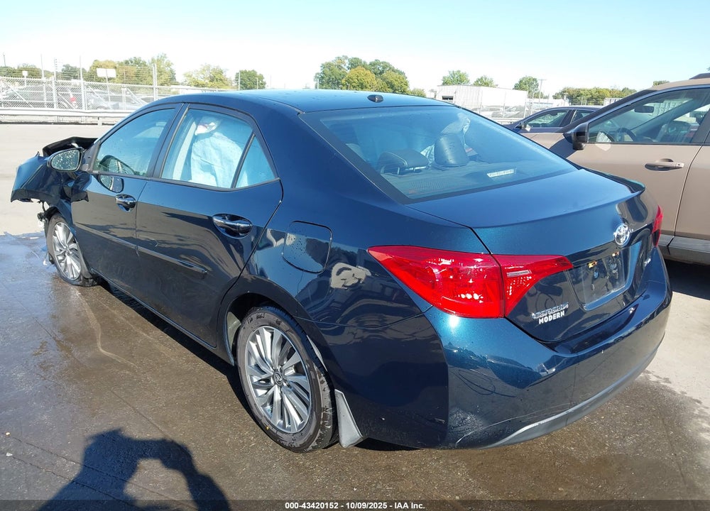 2019 TOYOTA COROLLA XLE VIN: 2T1BURHE0KC207658