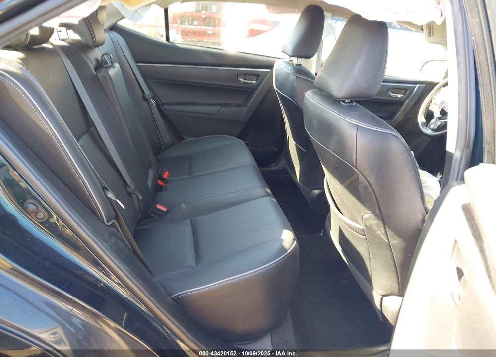 2019 TOYOTA COROLLA XLE VIN: 2T1BURHE0KC207658