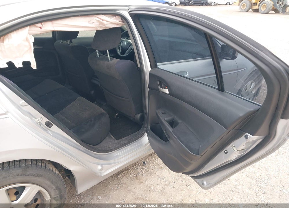 2010 HONDA ACCORD 2.4 LX VIN: 1HGCP2F31AA117105