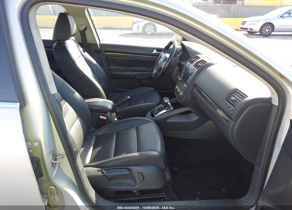 2010 VOLKSWAGEN JETTA VIN: 3VWRL7AJ6AM181583