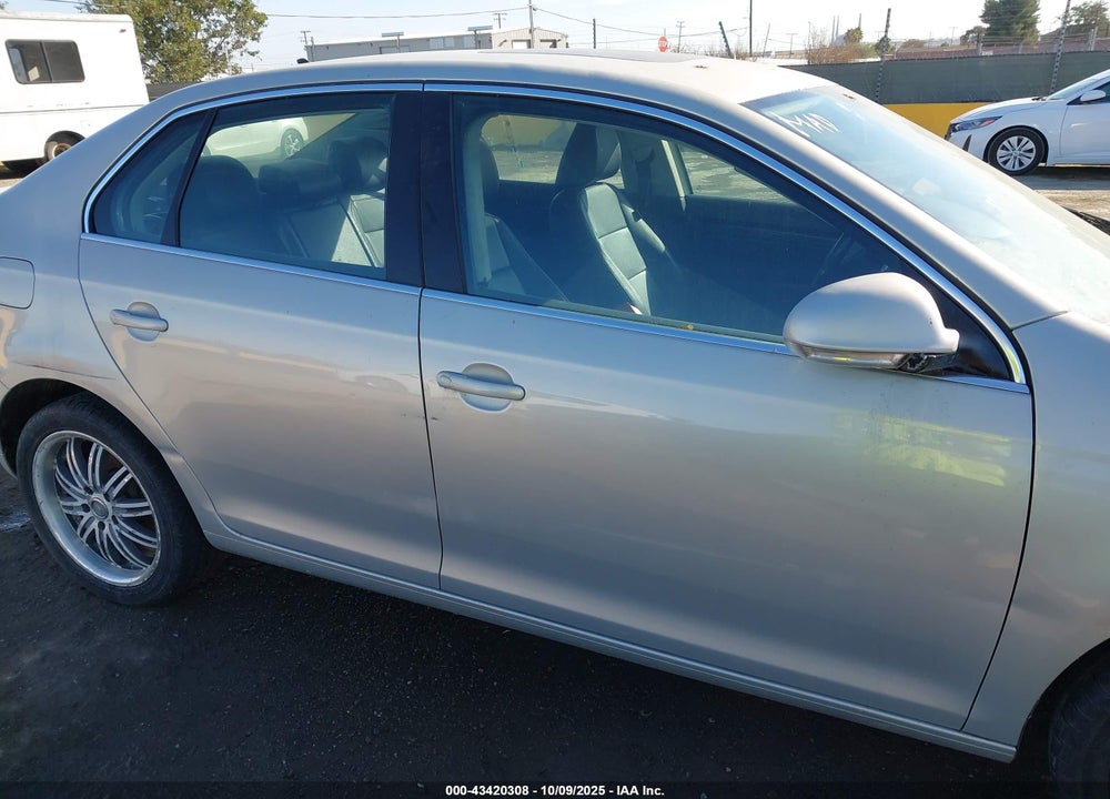 2010 VOLKSWAGEN JETTA VIN: 3VWRL7AJ6AM181583