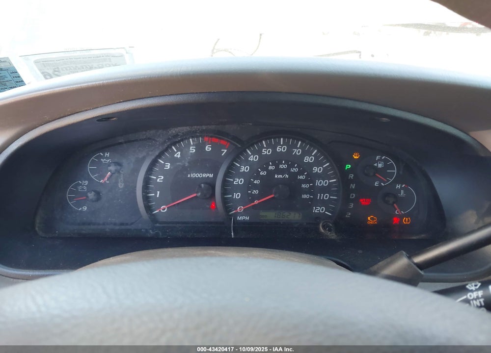 2005 TOYOTA TUNDRA SR5 V8 VIN: 5TBBT44185S466413