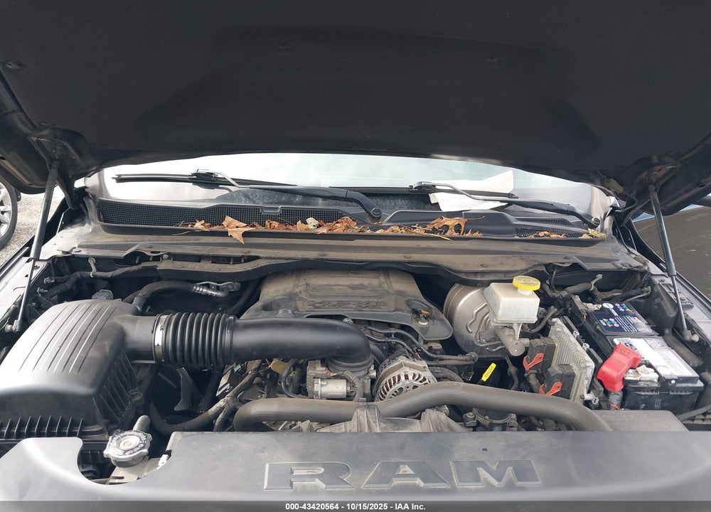 2019 RAM 1500 LAIE  4X4 6'4 BOX VIN: 1C6SRFRT0KN832546