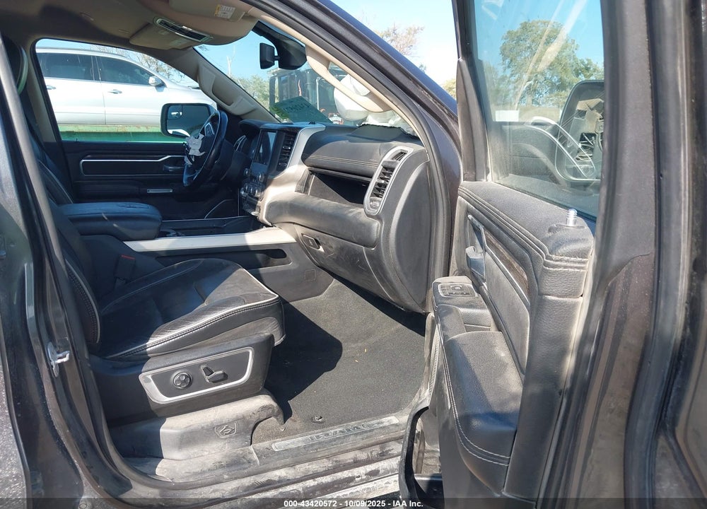 2020 RAM 1500 LAIE  4X4 5'7 BOX VIN: 1C6SRFJT7LN414594