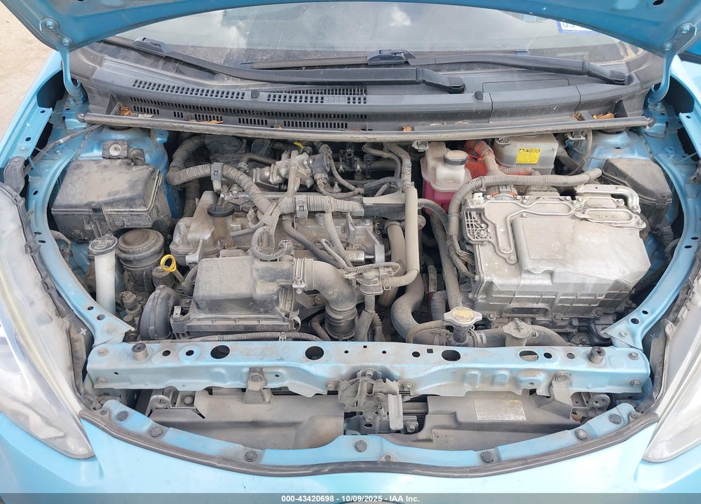 2015 TOYOTA PRIUS C VIN: JTDKDTB3XF1106433