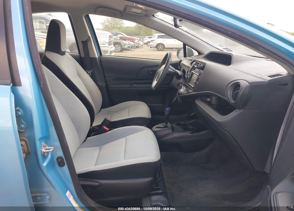 2015 TOYOTA PRIUS C VIN: JTDKDTB3XF1106433