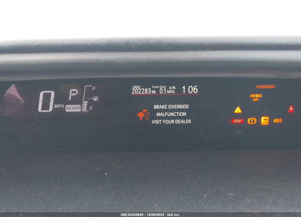 2015 TOYOTA PRIUS C VIN: JTDKDTB3XF1106433