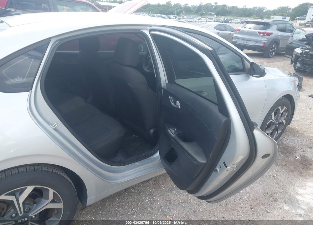 2019 KIA FORTE LXS VIN: 3KPF24AD7KE032595
