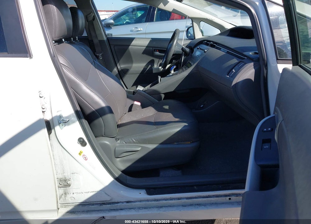 2011 TOYOTA PRIUS TWO VIN: JTDKN3DU7B0302476
