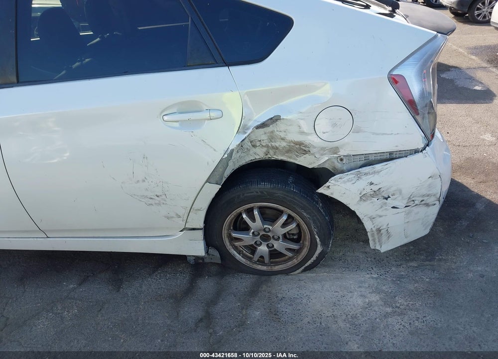 2011 TOYOTA PRIUS TWO VIN: JTDKN3DU7B0302476