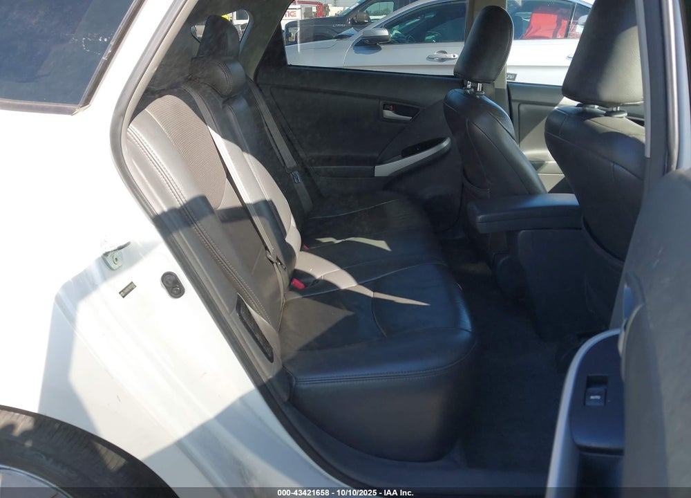 2011 TOYOTA PRIUS TWO VIN: JTDKN3DU7B0302476