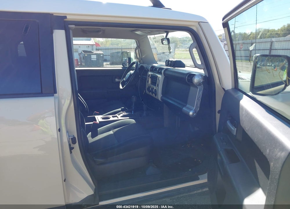2008 TOYOTA FJ CRUISER VIN: JTEBU11F38K047685