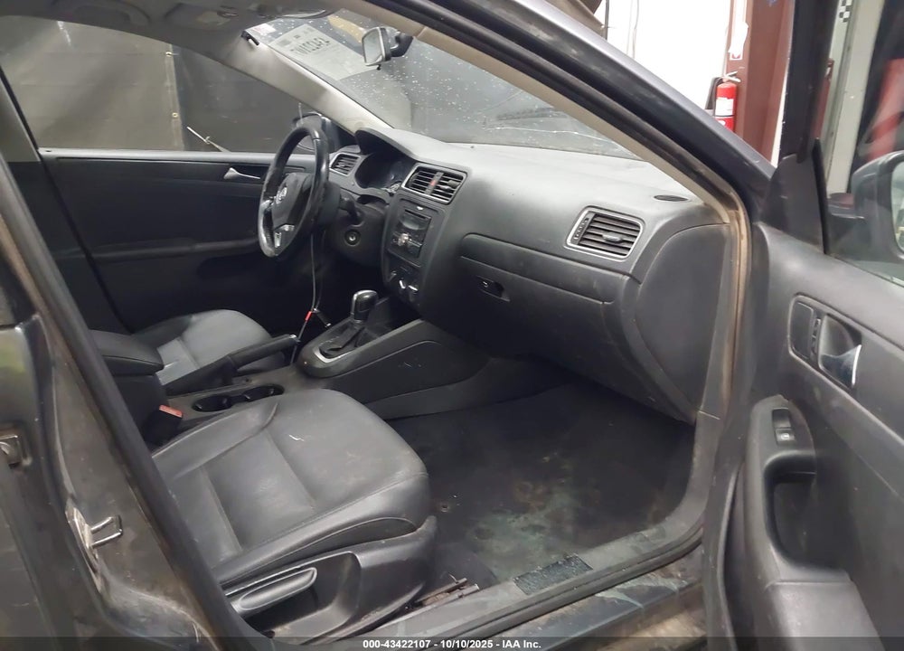2011 VOLKSWAGEN JETTA 2.5L SE VIN: 3VWDX7AJ1BM306991