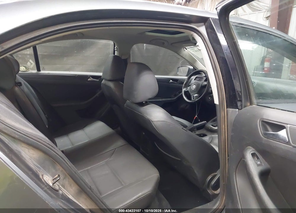2011 VOLKSWAGEN JETTA 2.5L SE VIN: 3VWDX7AJ1BM306991