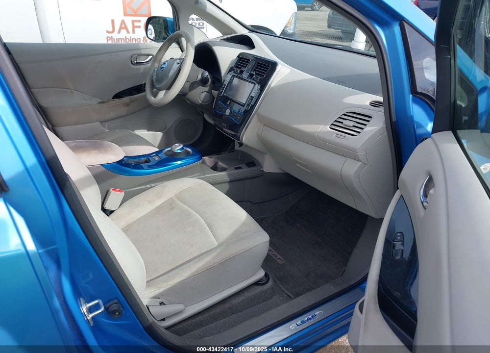 2011 NISSAN LEAF VIN: JN1AZ0CPXBT004791