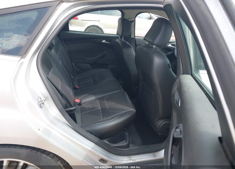 2015 FORD FOCUS TITANIUM VIN: 1FADP3N20FL262073