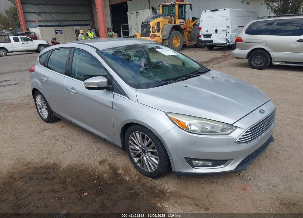 2015 FORD FOCUS TITANIUM VIN: 1FADP3N20FL262073