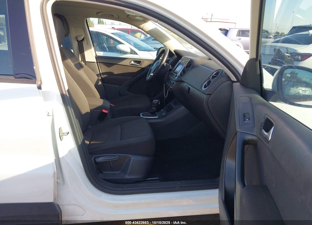 2018 VOLKSWAGEN TIGUAN LIMITED 2.0T VIN: WVGAV7AX6JK001326