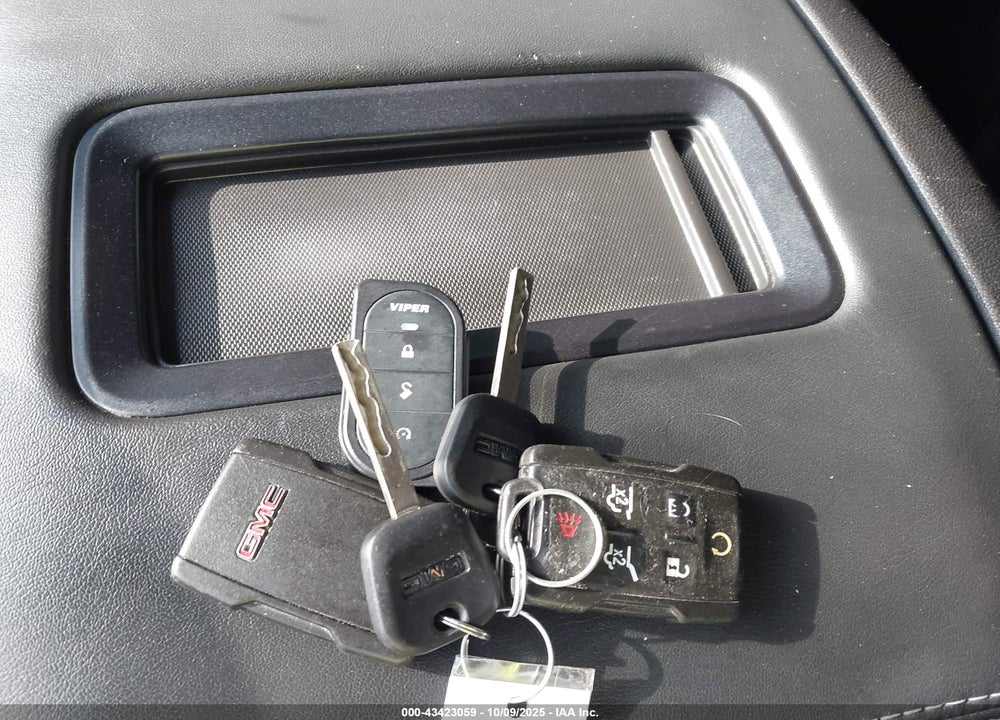 2018 GMC YUKON SLE VIN: 1GKS1AKCXJR303632
