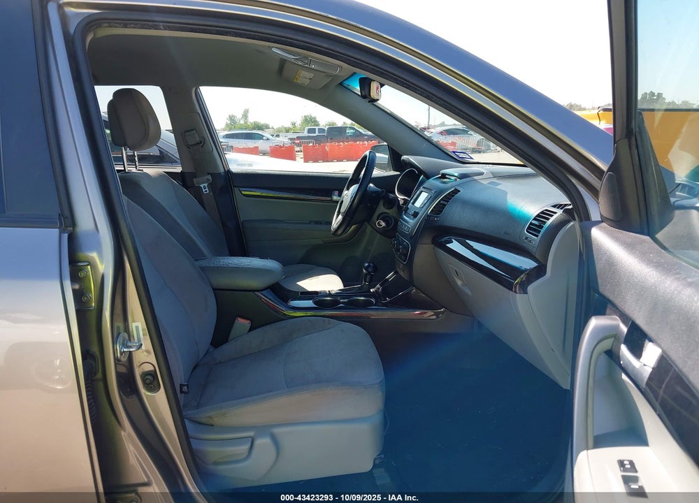 2015 KIA SORENTO VIN: 5XYKT3A6XFG577089