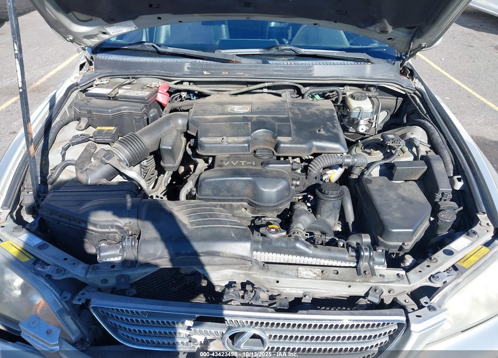 2001 LEXUS IS 300 VIN: JTHBD182X10025027
