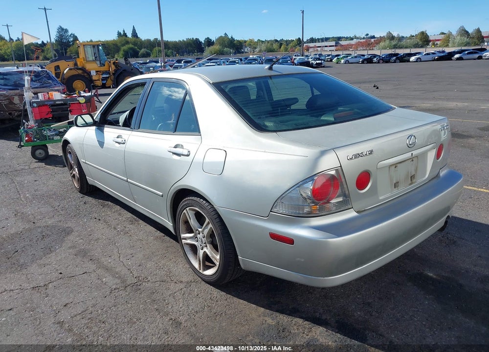 2001 LEXUS IS 300 VIN: JTHBD182X10025027