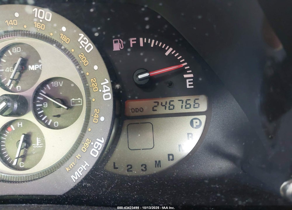 2001 LEXUS IS 300 VIN: JTHBD182X10025027
