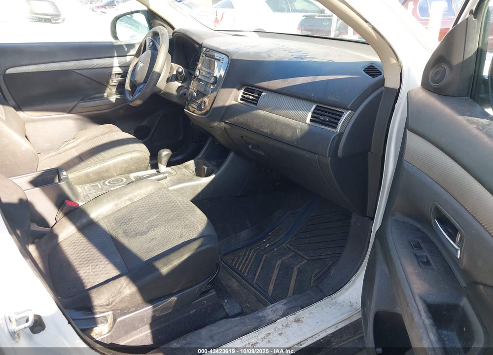 2014 MITSUBISHI OUTLANDER ES VIN: JA4AD2A36EZ010221