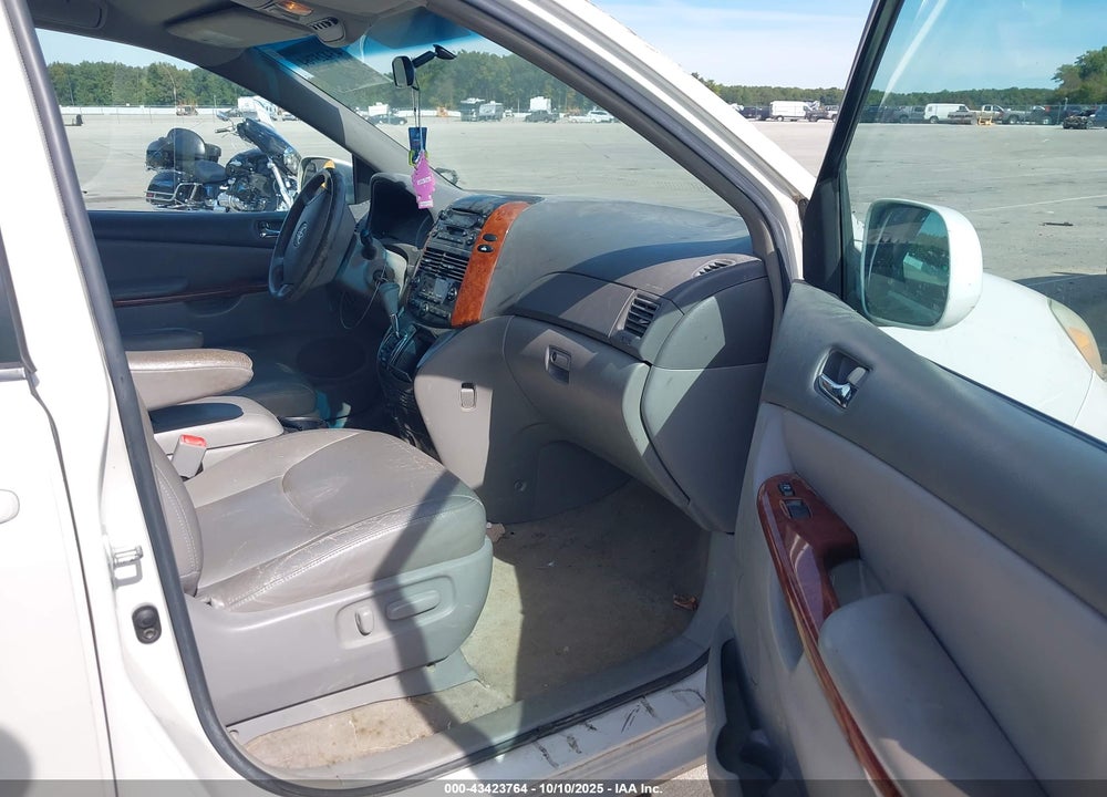 2005 TOYOTA SIENNA XLE VIN: 5TDZA22C25S274375