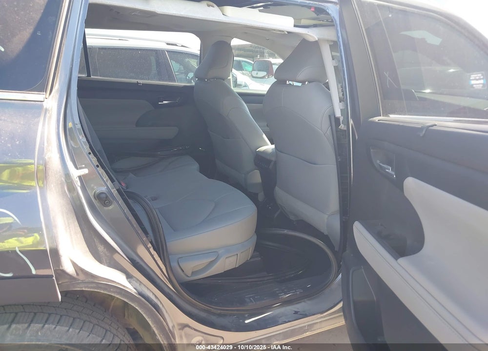 2020 TOYOTA HIGHLANDER XLE VIN: 5TDGZRAH9LS009858
