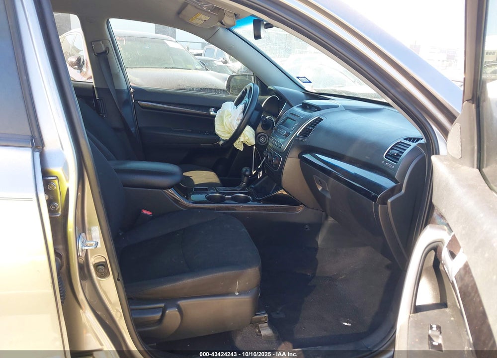 2014 KIA SORENTO VIN: 5XYKT3A63EG533983