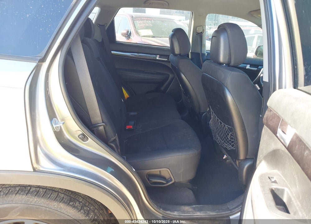 2014 KIA SORENTO VIN: 5XYKT3A63EG533983