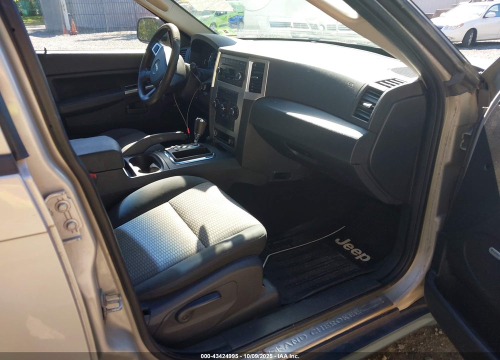 2008 JEEP GRAND CHEROKEE VIN: 1J8GR48K58C153705