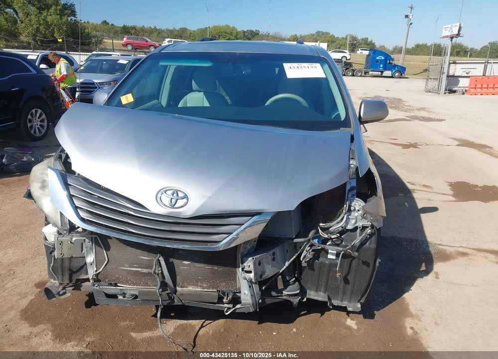 2011 TOYOTA SIENNA XLE V6 VIN: 5TDYK3DC6BS073022
