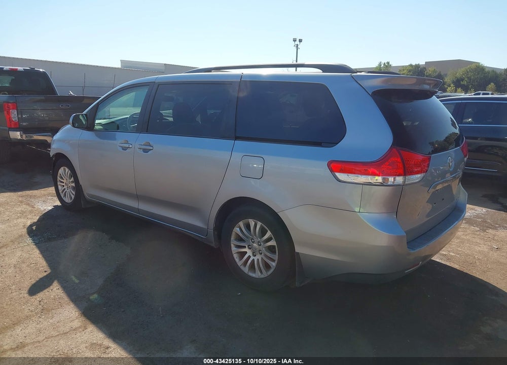 2011 TOYOTA SIENNA XLE V6 VIN: 5TDYK3DC6BS073022