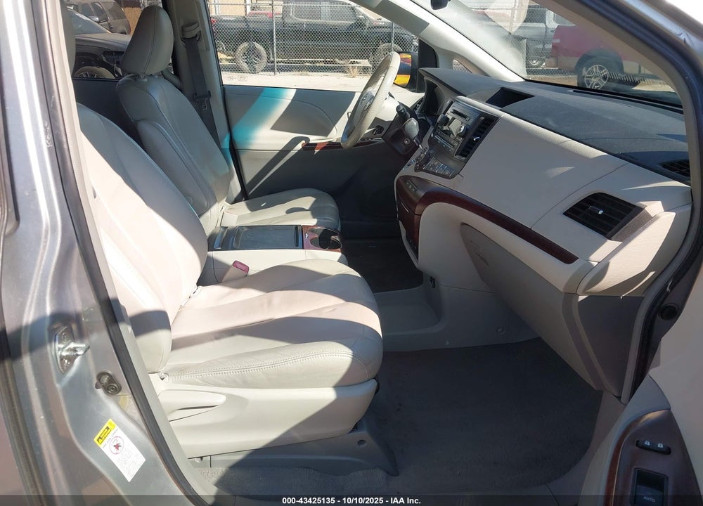 2011 TOYOTA SIENNA XLE V6 VIN: 5TDYK3DC6BS073022