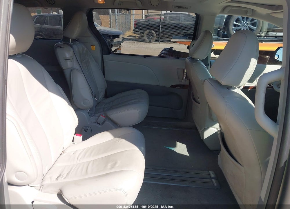 2011 TOYOTA SIENNA XLE V6 VIN: 5TDYK3DC6BS073022