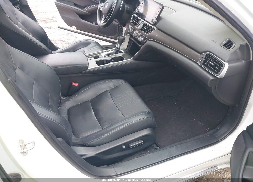 2018 HONDA ACCORD VIN: 1HGCV1F99JA144167