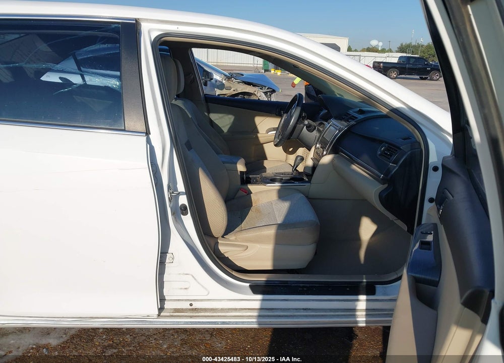 2014 TOYOTA CAMRY HYBRID XLE VIN: 4T1BD1FK0EU111137