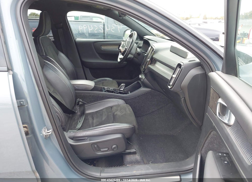 2021 VOLVO XC40 T5 R-DESIGN VIN: YV4162UM7M2446598