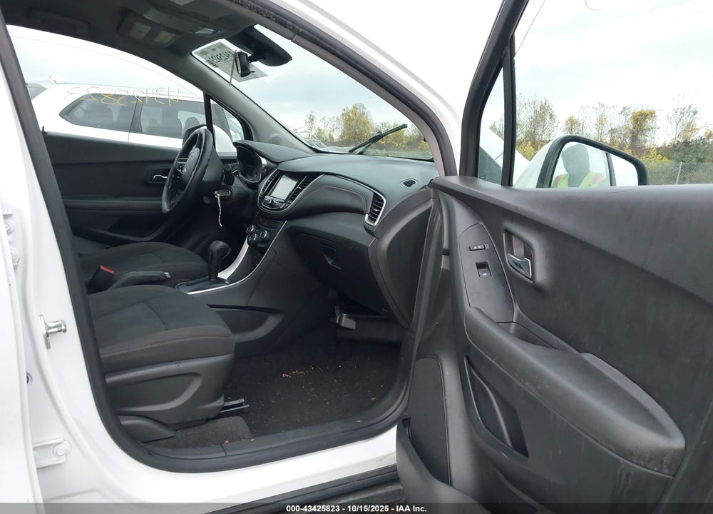 2017 CHEVROLET TRAX LS VIN: KL7CJNSB8HB255658