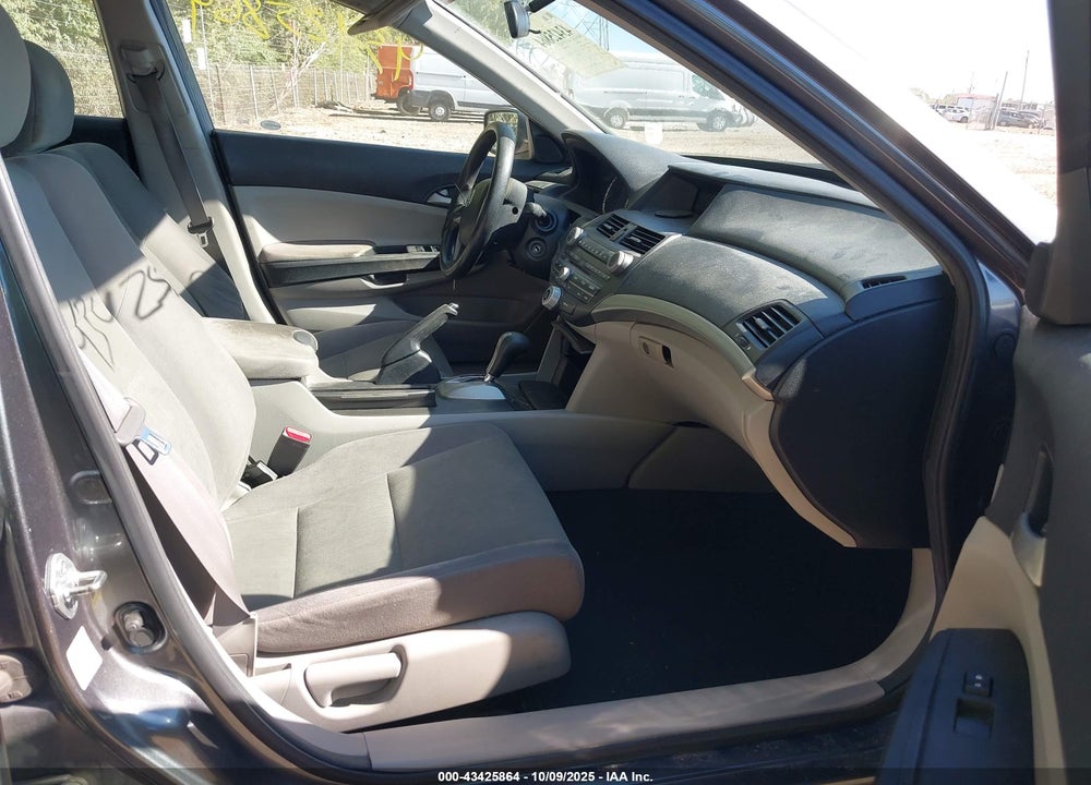 2011 HONDA ACCORD VIN: 1HGCP2F34BA058598
