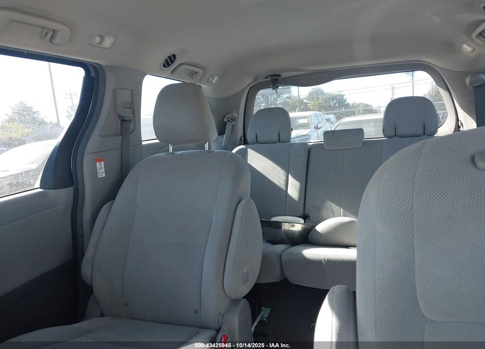 2016 TOYOTA SIENNA VIN: 5TDZK3DC2GS743662