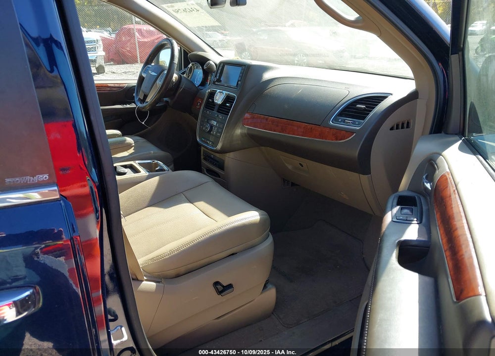 2014 CHRYSLER TOWN & COUNTRY VIN: 2C4RC1CG1ER178395
