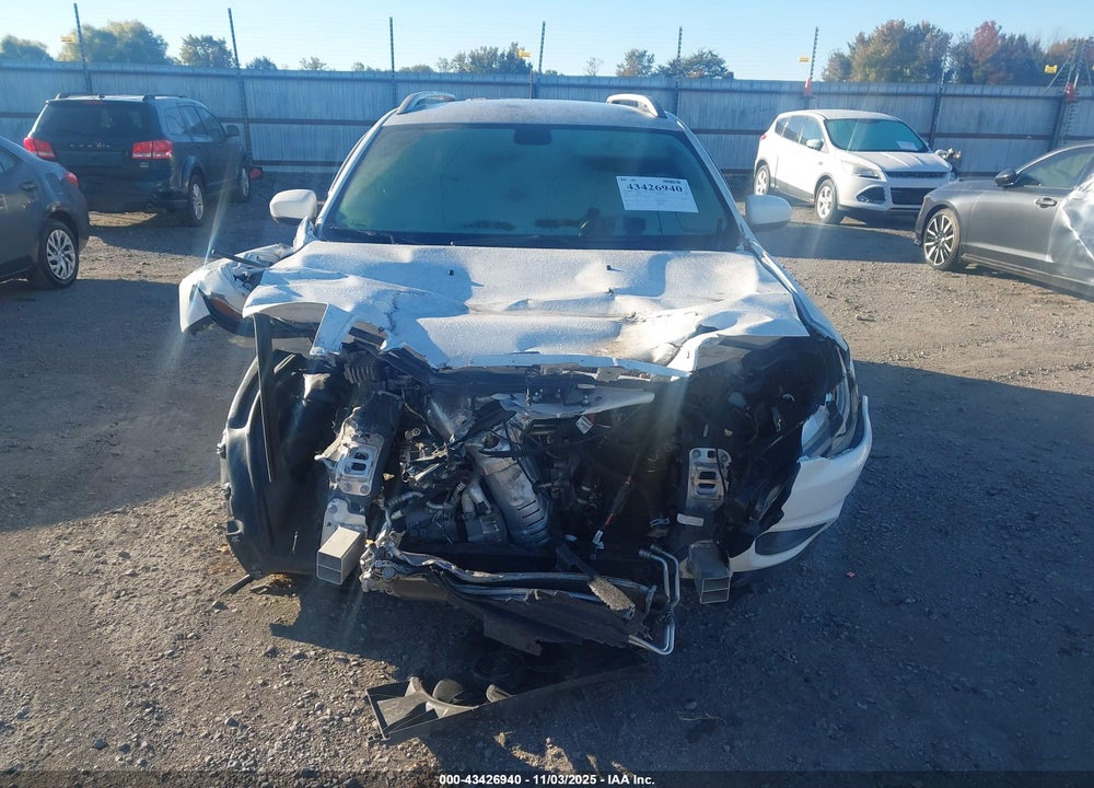 2019 JEEP CHEROKEE LATITUDE PLUS FWD VIN: 1C4PJLLBXKD202138