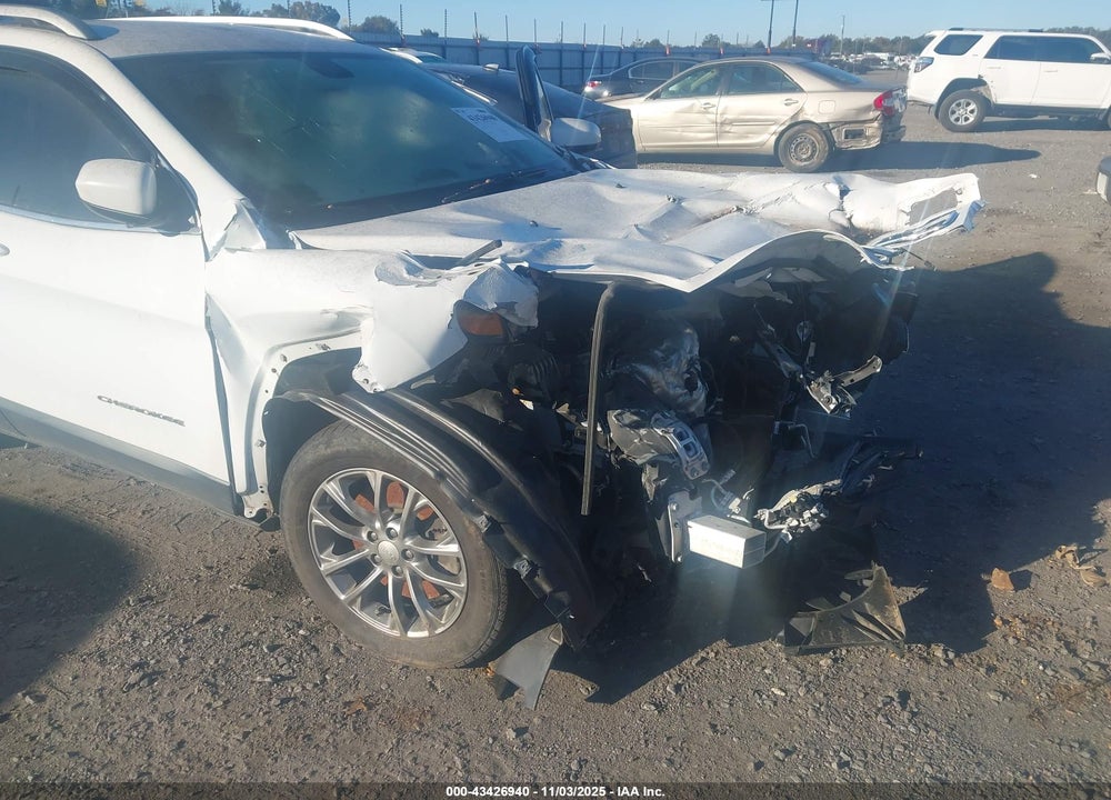 2019 JEEP CHEROKEE LATITUDE PLUS FWD VIN: 1C4PJLLBXKD202138