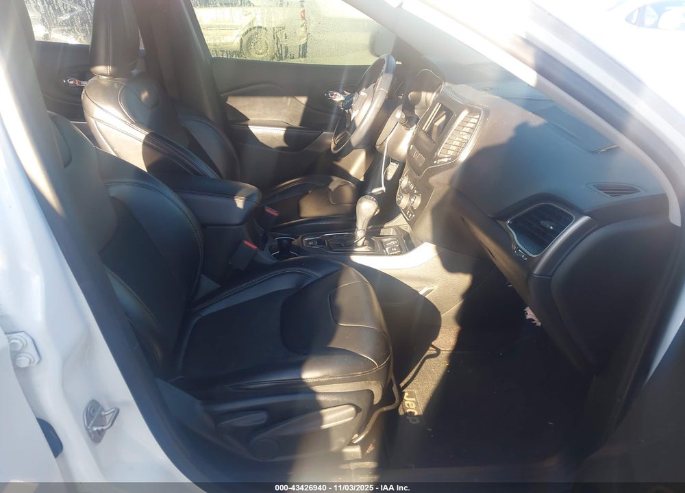 2019 JEEP CHEROKEE LATITUDE PLUS FWD VIN: 1C4PJLLBXKD202138