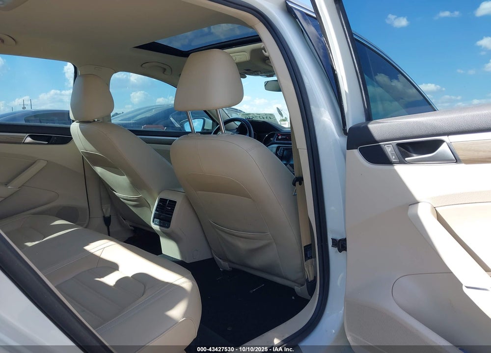 2016 VOLKSWAGEN PASSAT VIN: 1VWCS7A38GC020981