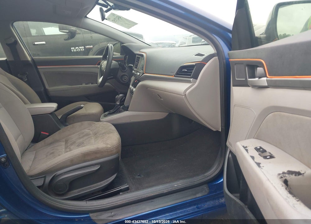 2020 HYUNDAI ELANTRA VIN: 5NPD84LF5LH579043