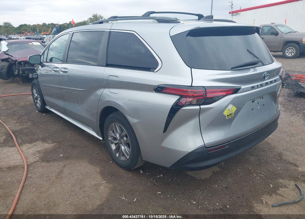 2022 TOYOTA SIENNA XLE VIN: 5TDYRKEC4NS134912